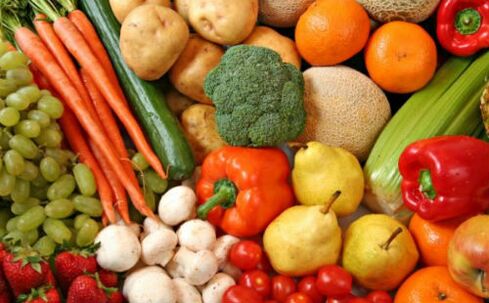 Los pacientes que padecen psoriasis deben incluir verduras y frutas en su dieta. 